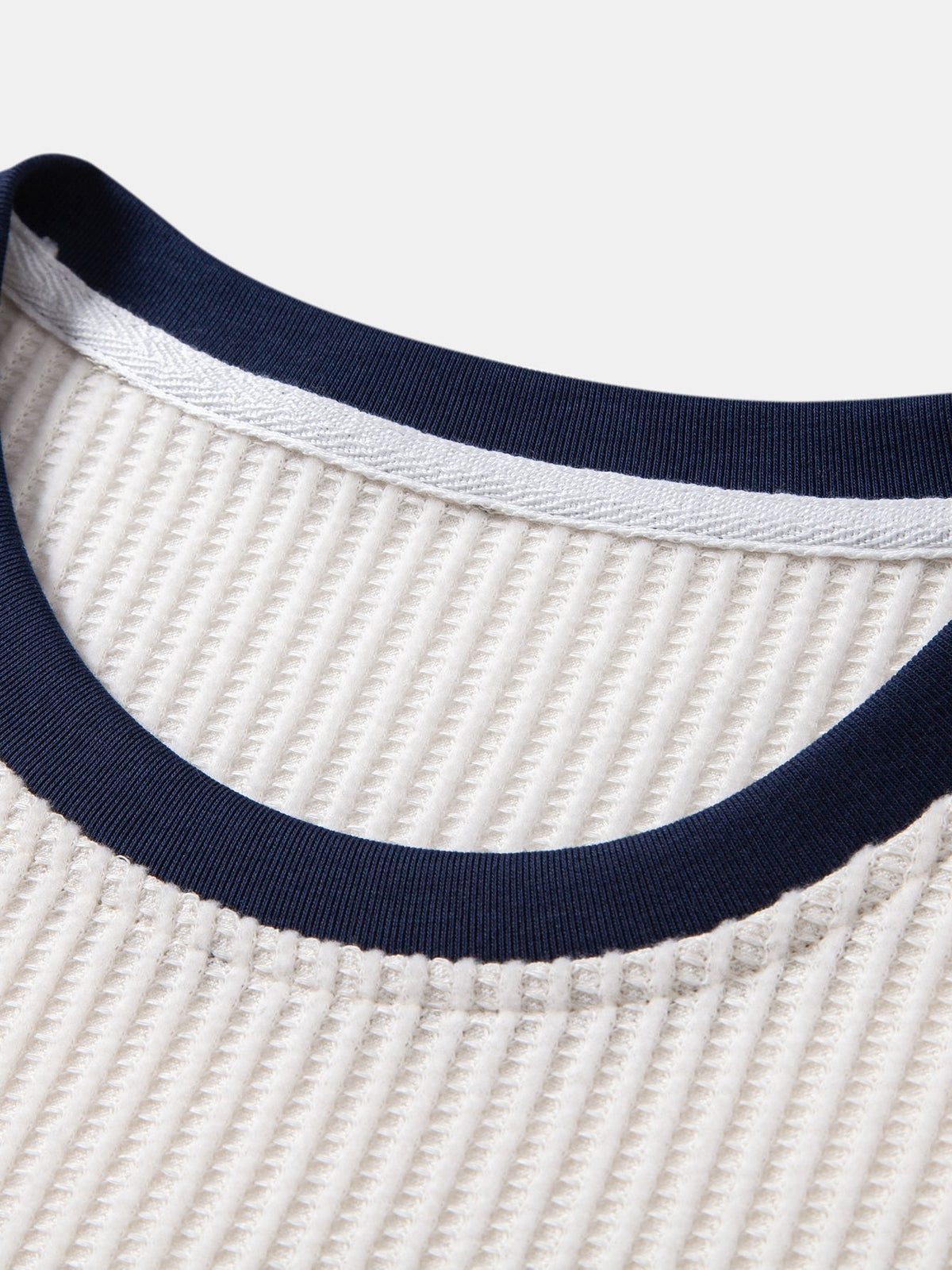 Camiseta Waffle Contrast com Bolso